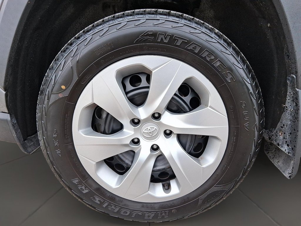 2022 Toyota RAV4 LE AWD in Stratford, Ontario - 7 - w1024h768px