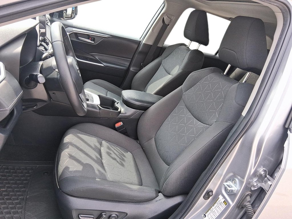 2023 Toyota RAV4 XLE AWD in Stratford, Ontario - 8 - w1024h768px