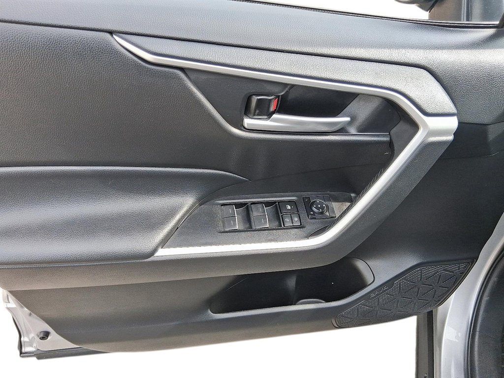 2023 Toyota RAV4 XLE AWD in Stratford, Ontario - 10 - w1024h768px