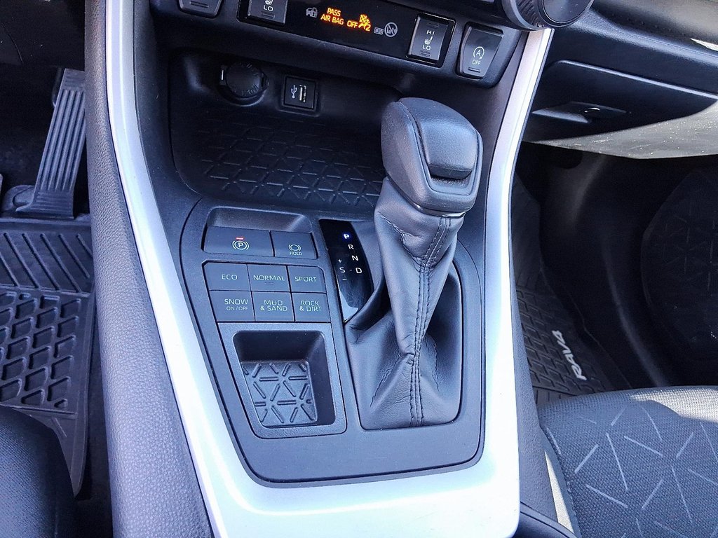 2024 Toyota RAV4 LE AWD in Stratford, Ontario - 16 - w1024h768px