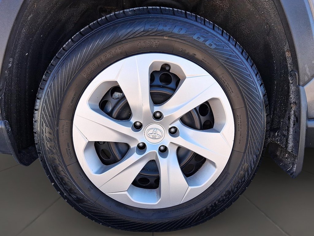 2024 Toyota RAV4 LE AWD in Stratford, Ontario - 7 - w1024h768px