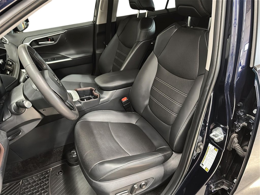 2025 Toyota RAV4 LIMITED AWD in Stratford, Ontario - 8 - w1024h768px