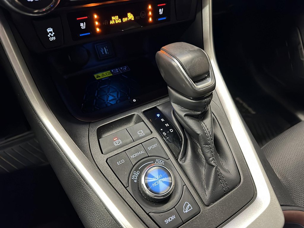 2025 Toyota RAV4 LIMITED AWD in Stratford, Ontario - 14 - w1024h768px