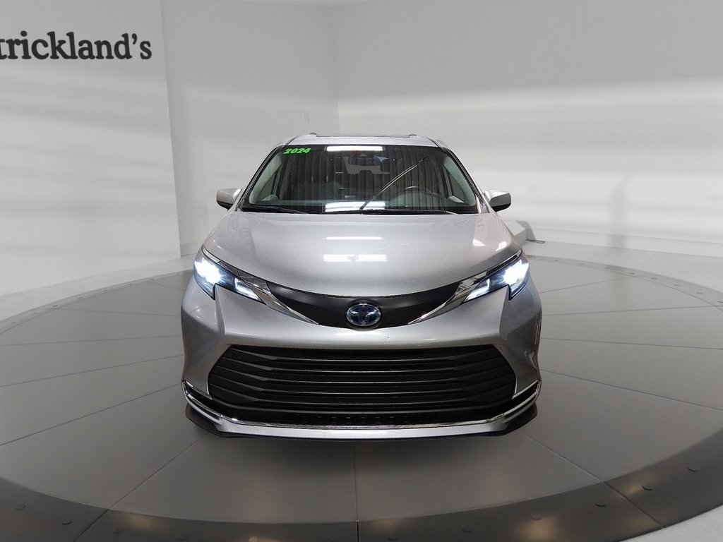 2024 Toyota Sienna Hybrid XLE 3ROW in Stratford, Ontario - 2 - w1024h768px