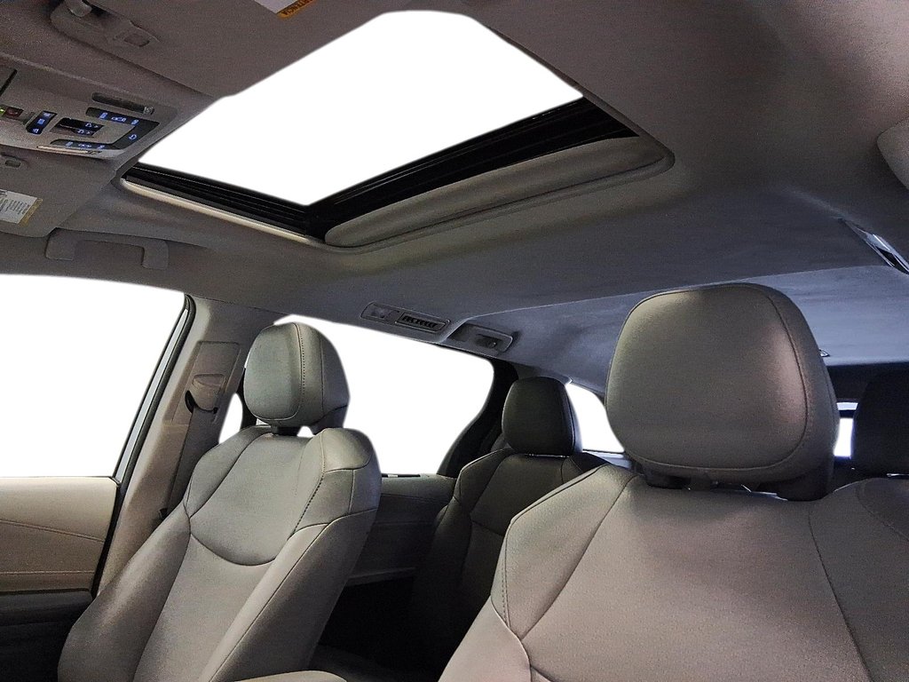 2024 Toyota Sienna Hybrid XLE 3ROW in Stratford, Ontario - 20 - w1024h768px