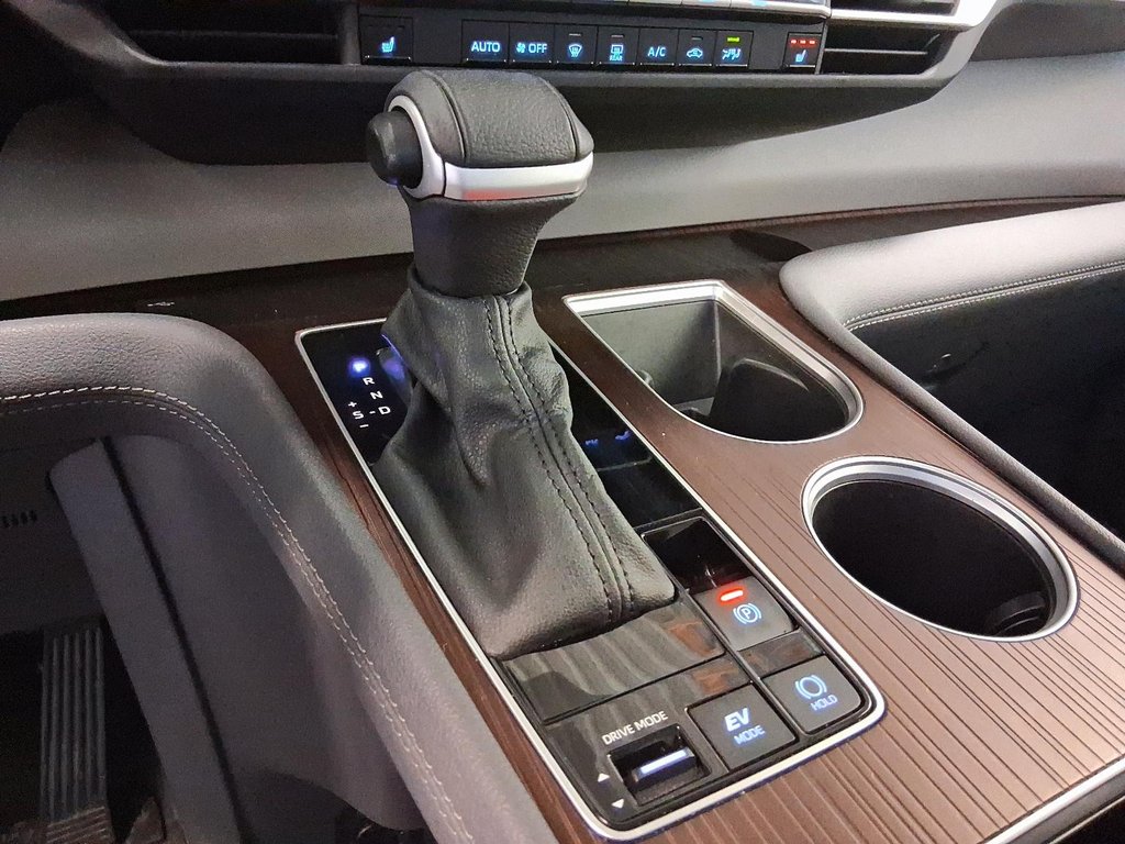 2024 Toyota Sienna Hybrid XLE 3ROW in Stratford, Ontario - 18 - w1024h768px