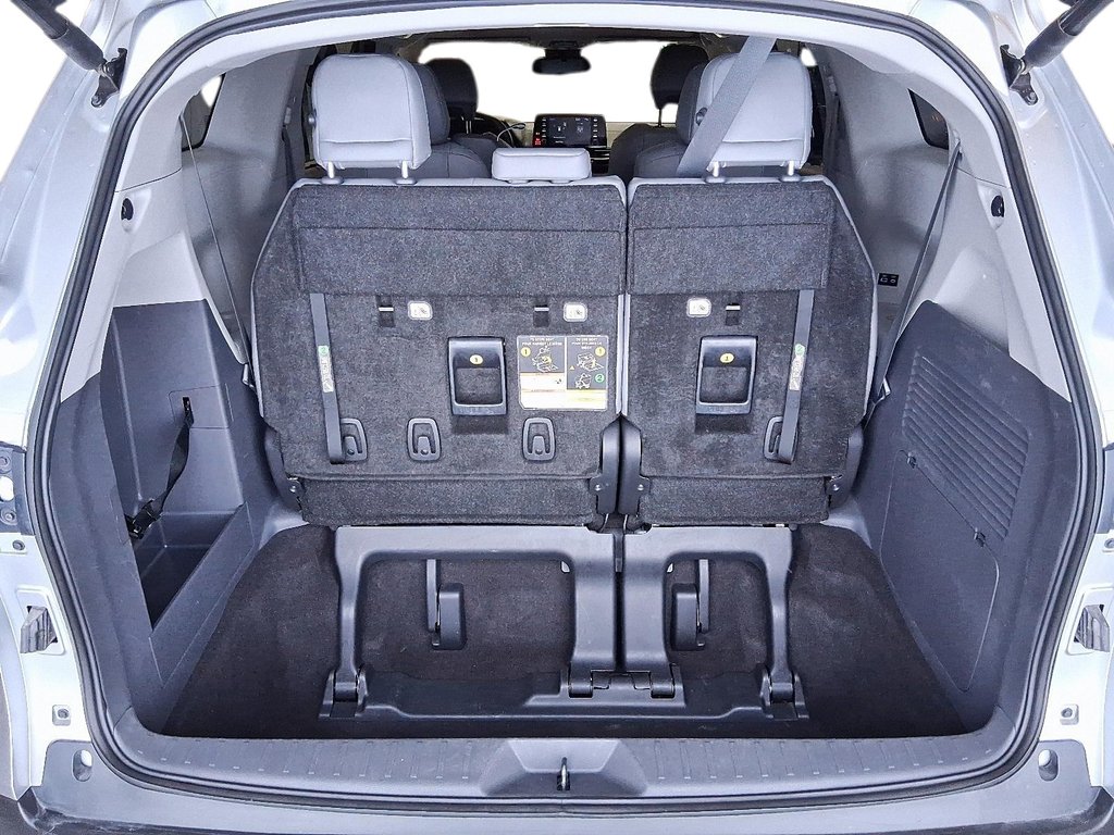 2024 Toyota Sienna Hybrid XLE 3ROW in Stratford, Ontario - 6 - w1024h768px