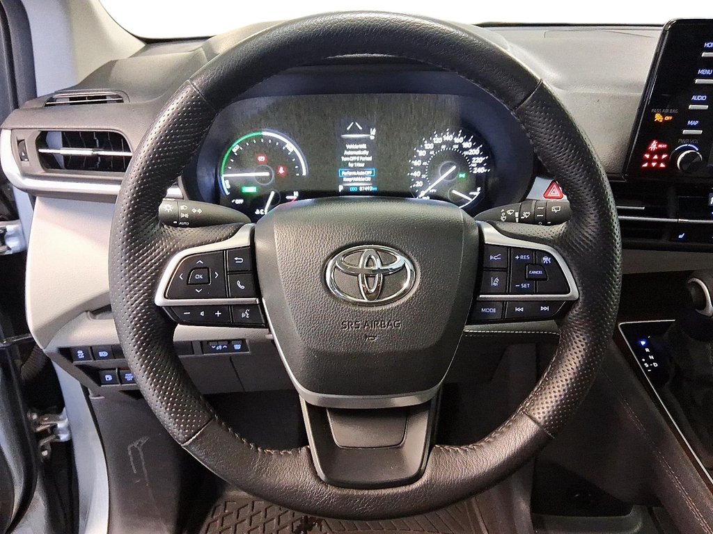 2024 Toyota Sienna Hybrid XLE 3ROW in Stratford, Ontario - 14 - w1024h768px