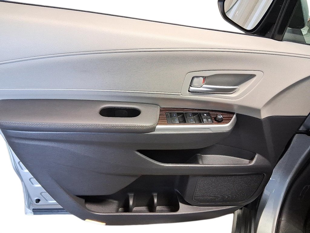 2024 Toyota Sienna Hybrid XLE 3ROW in Stratford, Ontario - 13 - w1024h768px