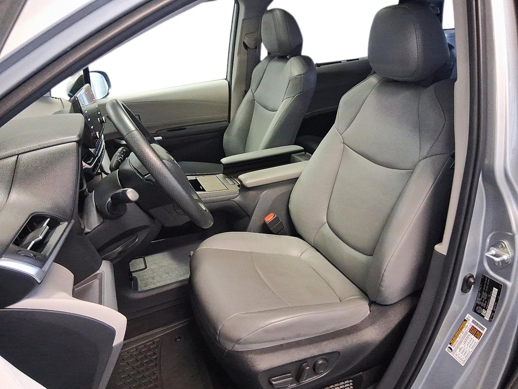 2024 Toyota Sienna Hybrid XLE 3ROW in Stratford, Ontario - 8 - w1024h768px