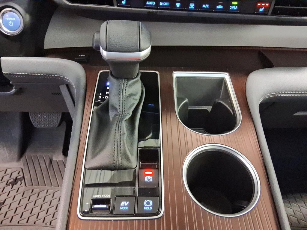 2024 Toyota Sienna Hybrid XLE 3ROW in Stratford, Ontario - 19 - w1024h768px