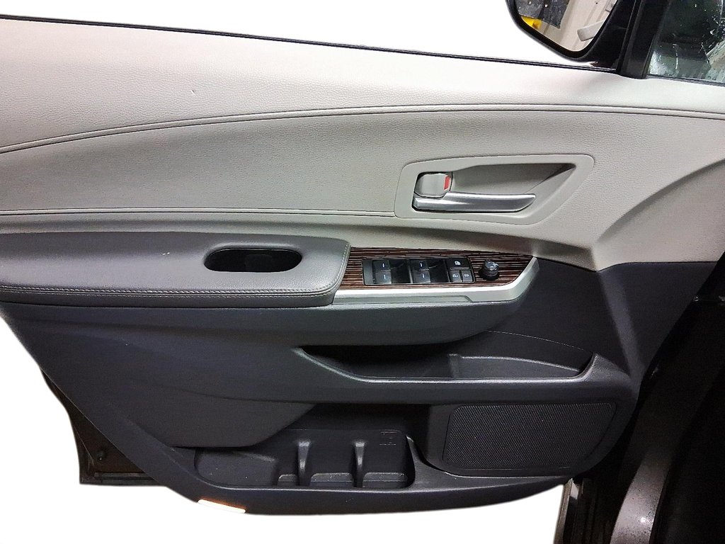 2024 Toyota Sienna Hybrid XLE HYBRID 3ROW in Stratford, Ontario - 12 - w1024h768px