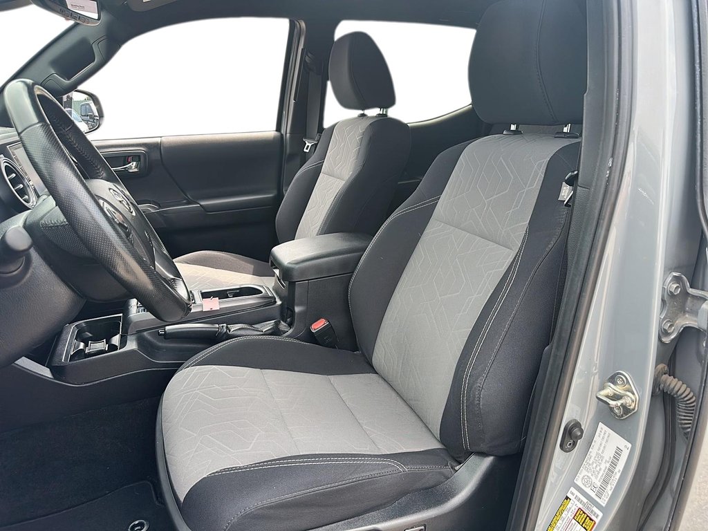 2020 Toyota Tacoma 4X4 DOUBLE CAB Truck in Stratford, Ontario - 7 - w1024h768px
