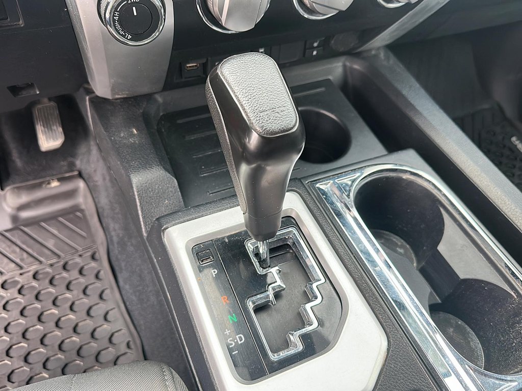 2020 Toyota Tundra 4X4 DOUBLE CAB Truck in Stratford, Ontario - 13 - w1024h768px