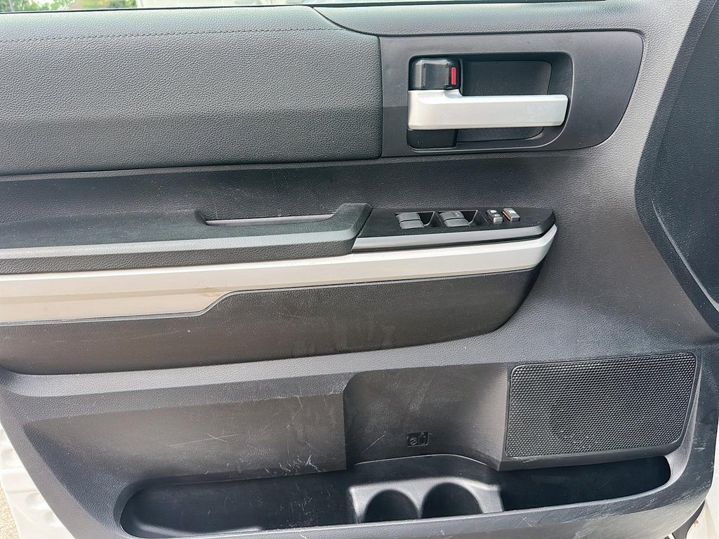 2020 Toyota Tundra 4X4 DOUBLE CAB Truck in Stratford, Ontario - 9 - w1024h768px