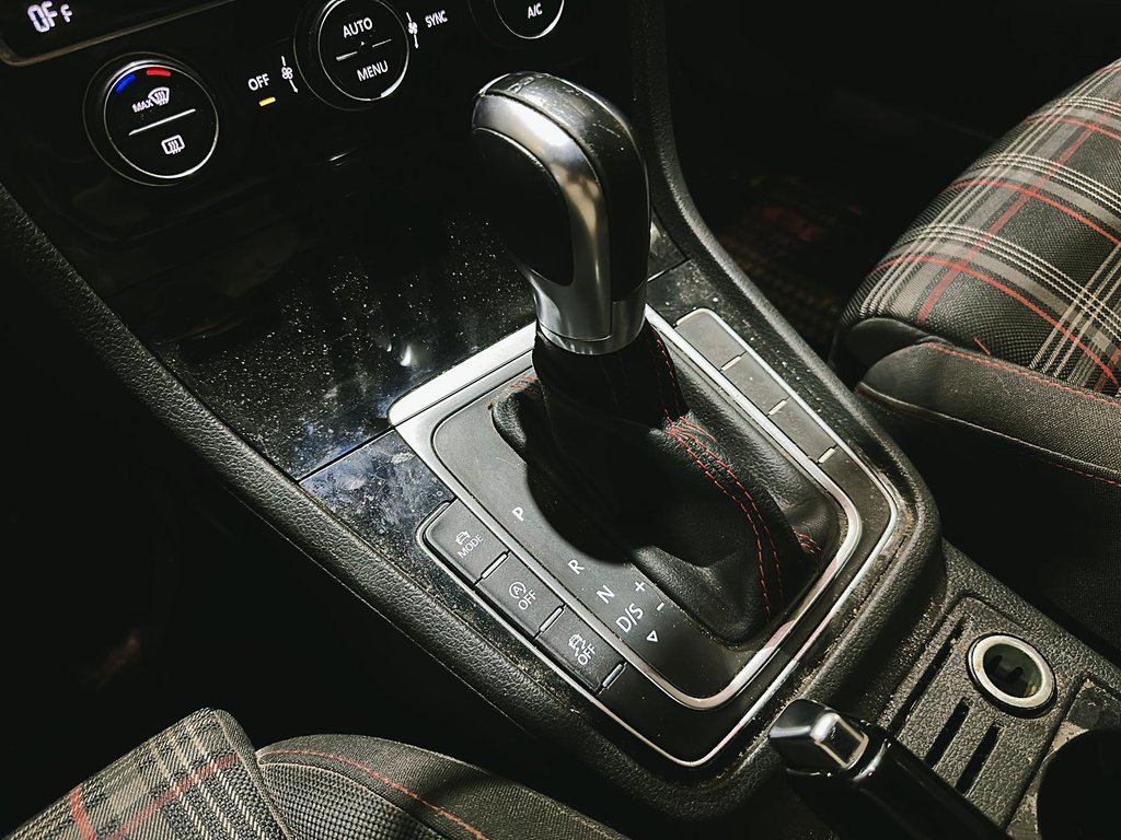 2019 Volkswagen Golf GTI GTI 5-DR 2.0T 7SP in Stratford, Ontario - 14 - w1024h768px