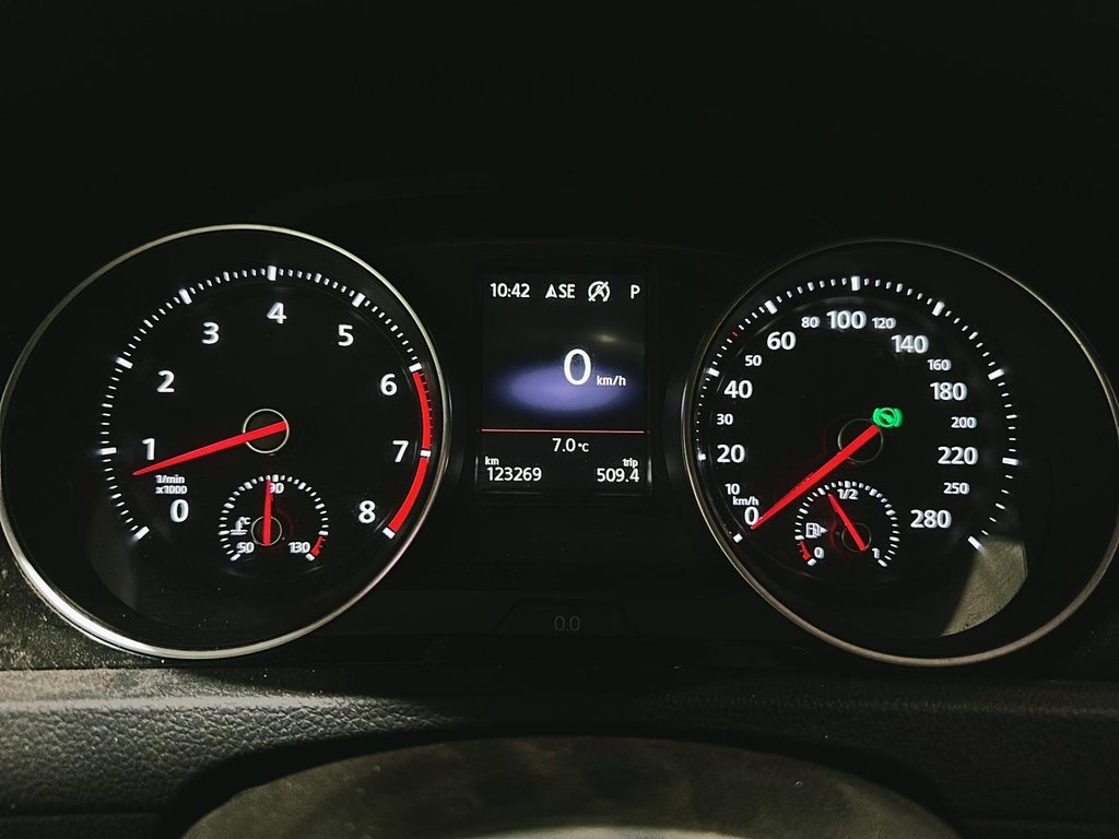 2019 Volkswagen Golf GTI GTI 5-DR 2.0T 7SP in Stratford, Ontario - 13 - w1024h768px