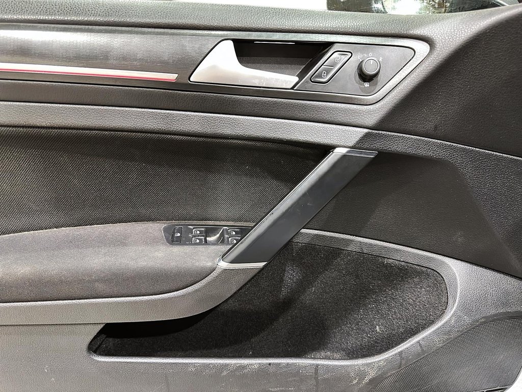 2019 Volkswagen Golf GTI GTI 5-DR 2.0T 7SP in Stratford, Ontario - 10 - w1024h768px