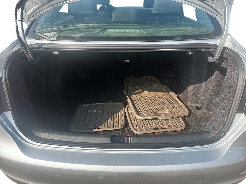 2011 Volkswagen Jetta COMFORTLINE Sedan in Stratford, Ontario - 6 - w1024h768px