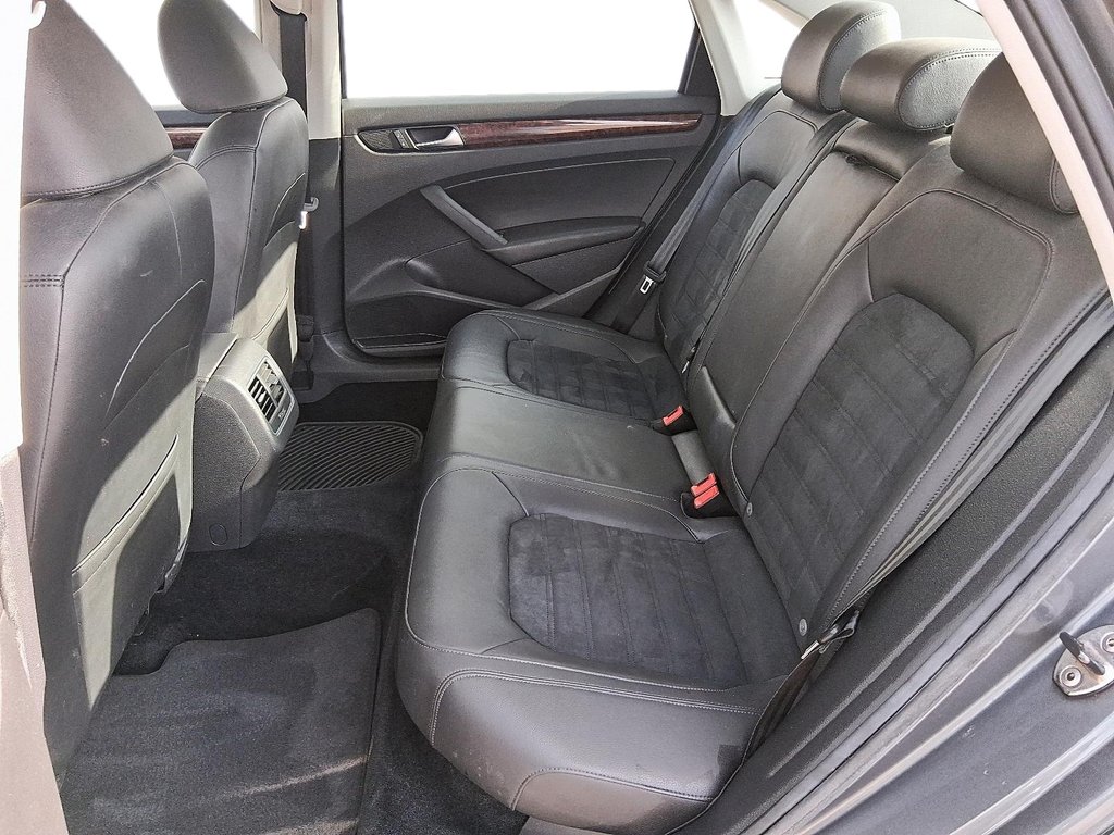 2013 Volkswagen Passat HIGHLINE TDI in Stratford, Ontario - 9 - w1024h768px
