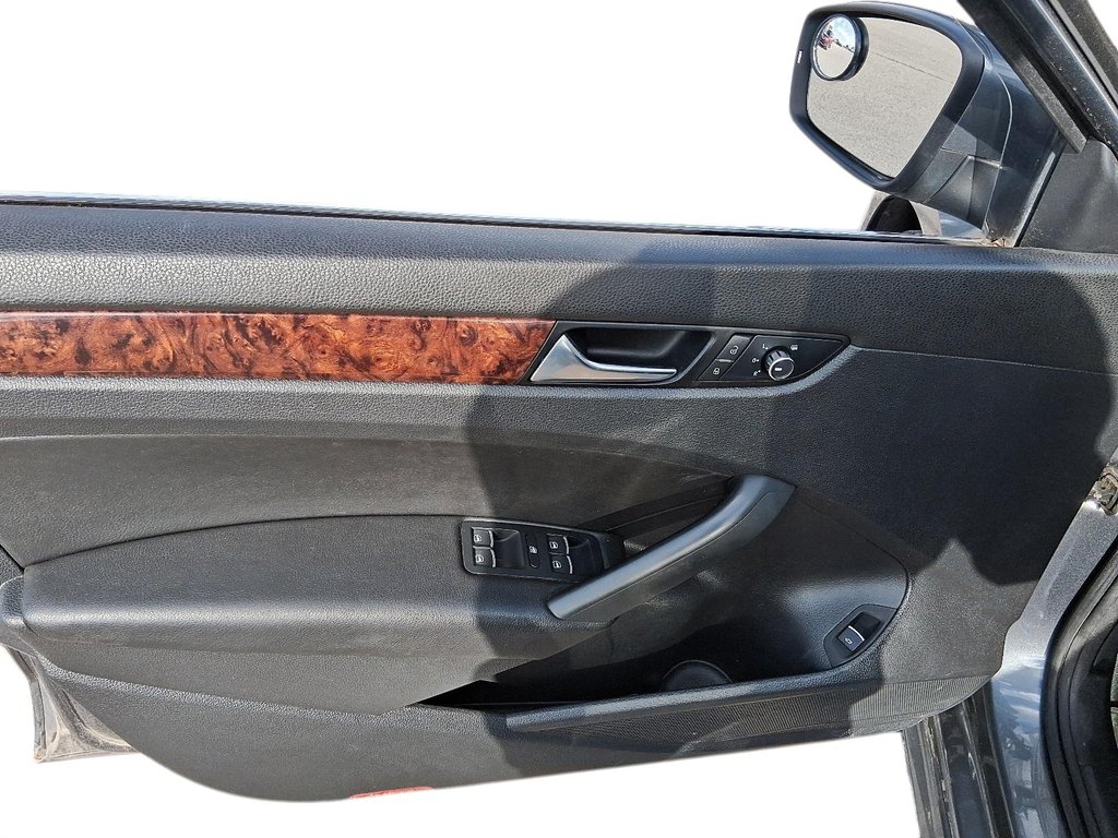 2013 Volkswagen Passat HIGHLINE TDI in Stratford, Ontario - 11 - w1024h768px