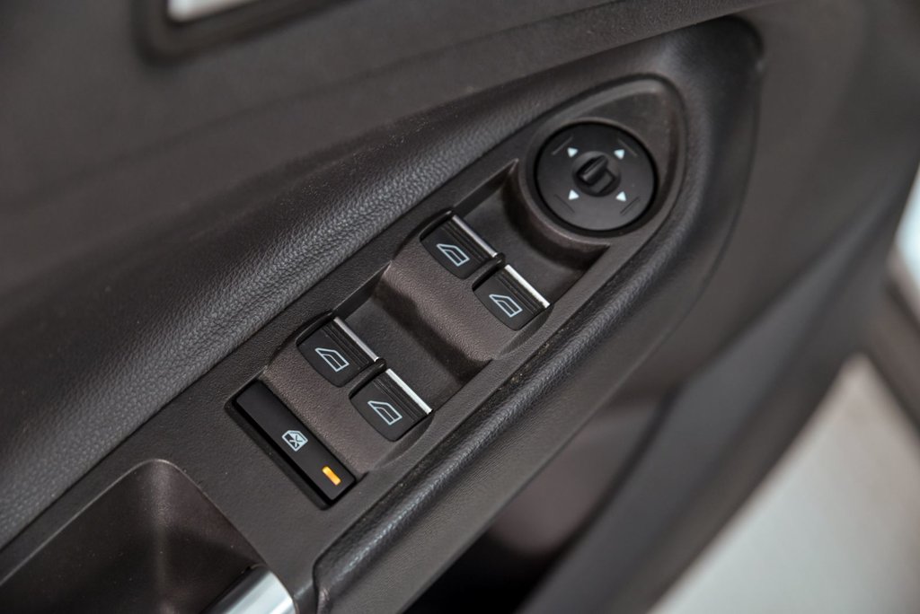 2018 Ford Escape Titanium in Brossard, Quebec - 9 - w1024h768px