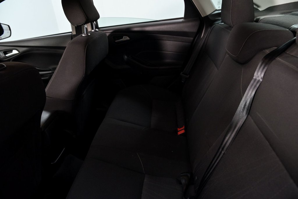 2017 Ford Focus SE in Brossard, Quebec - 21 - w1024h768px