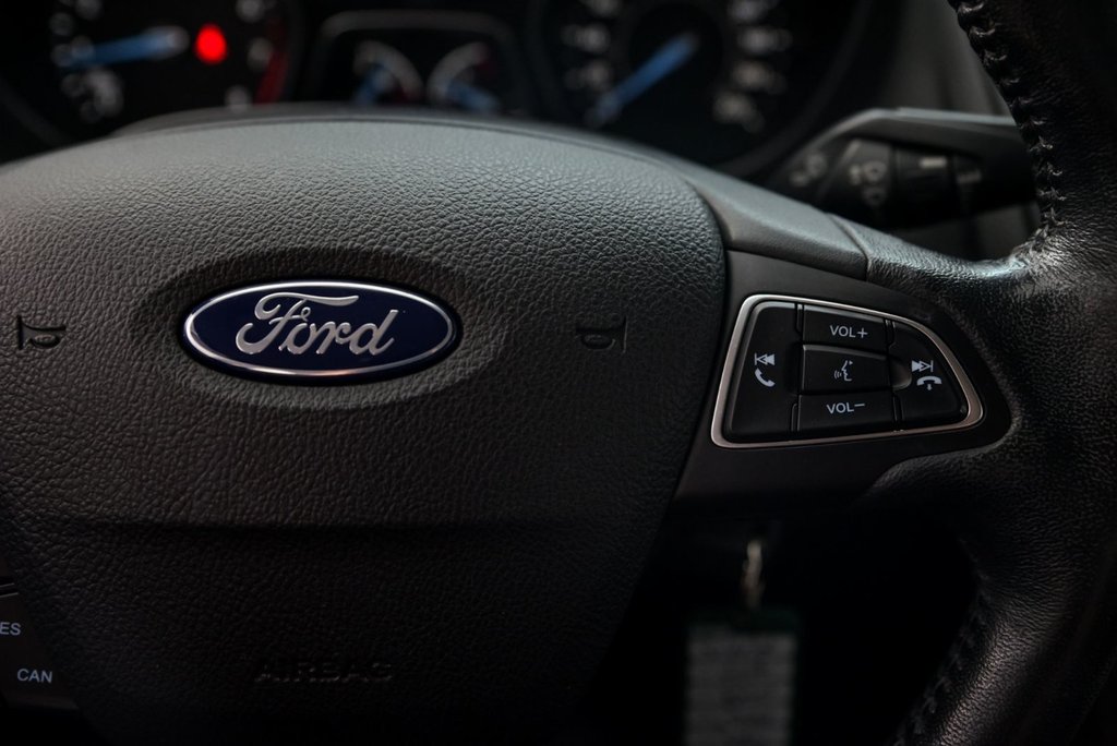 2017 Ford Focus SE in Brossard, Quebec - 15 - w1024h768px