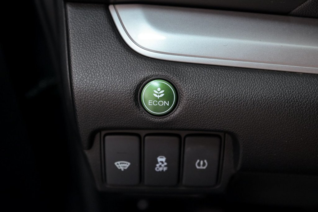 2015 Honda CR-V SE in Brossard, Quebec - 13 - w1024h768px