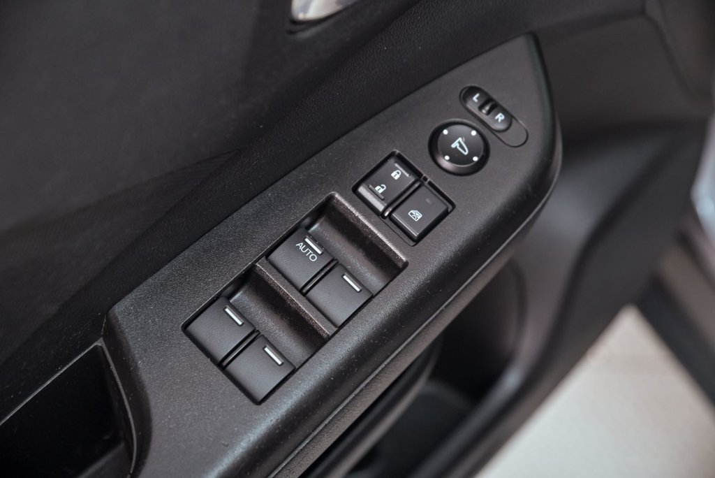 2015 Honda CR-V SE in Brossard, Quebec - 9 - w1024h768px