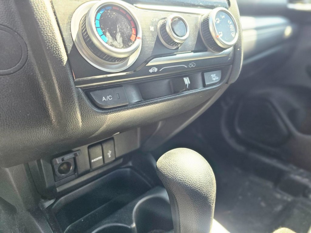 Honda Fit LX 2015 à Brossard, Québec - 12 - w1024h768px