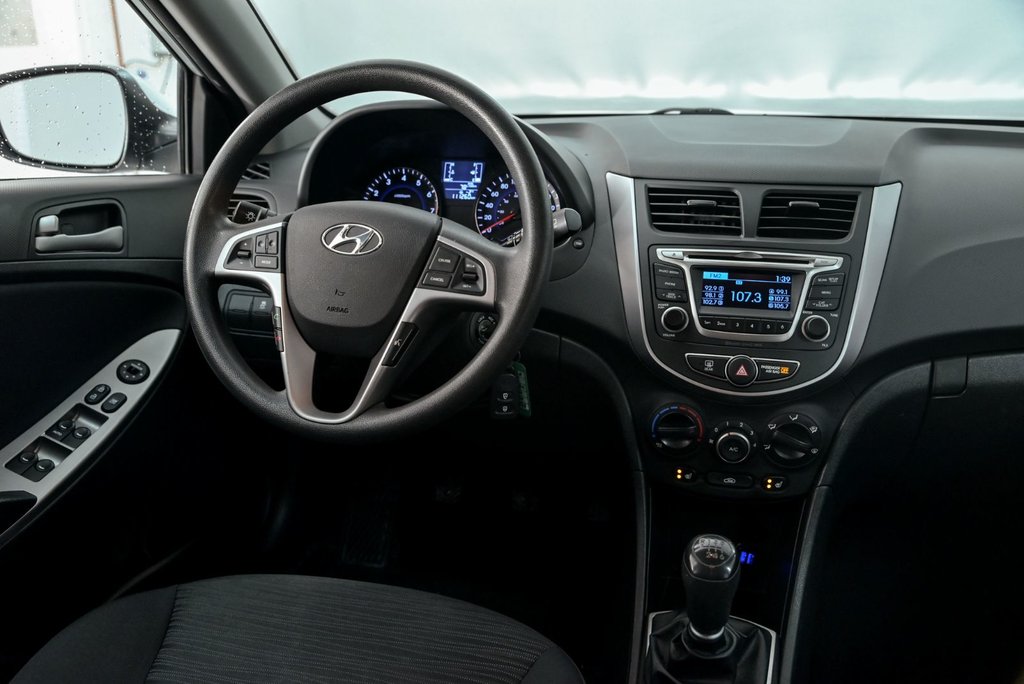 Hyundai Accent GL 2015 à Brossard, Québec - 21 - w1024h768px