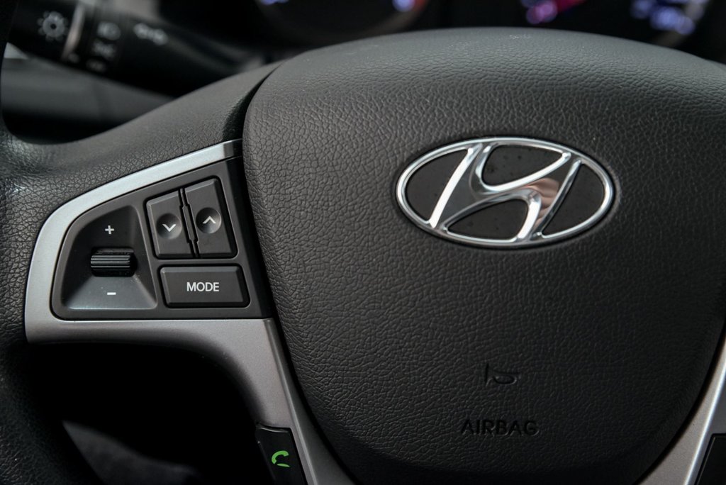 Hyundai Accent GL 2015 à Brossard, Québec - 15 - w1024h768px