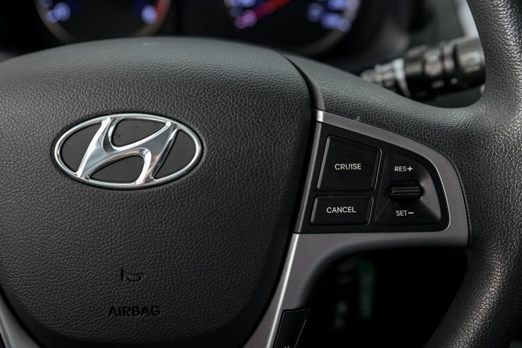 Hyundai Accent GL 2015 à Brossard, Québec - 14 - w1024h768px