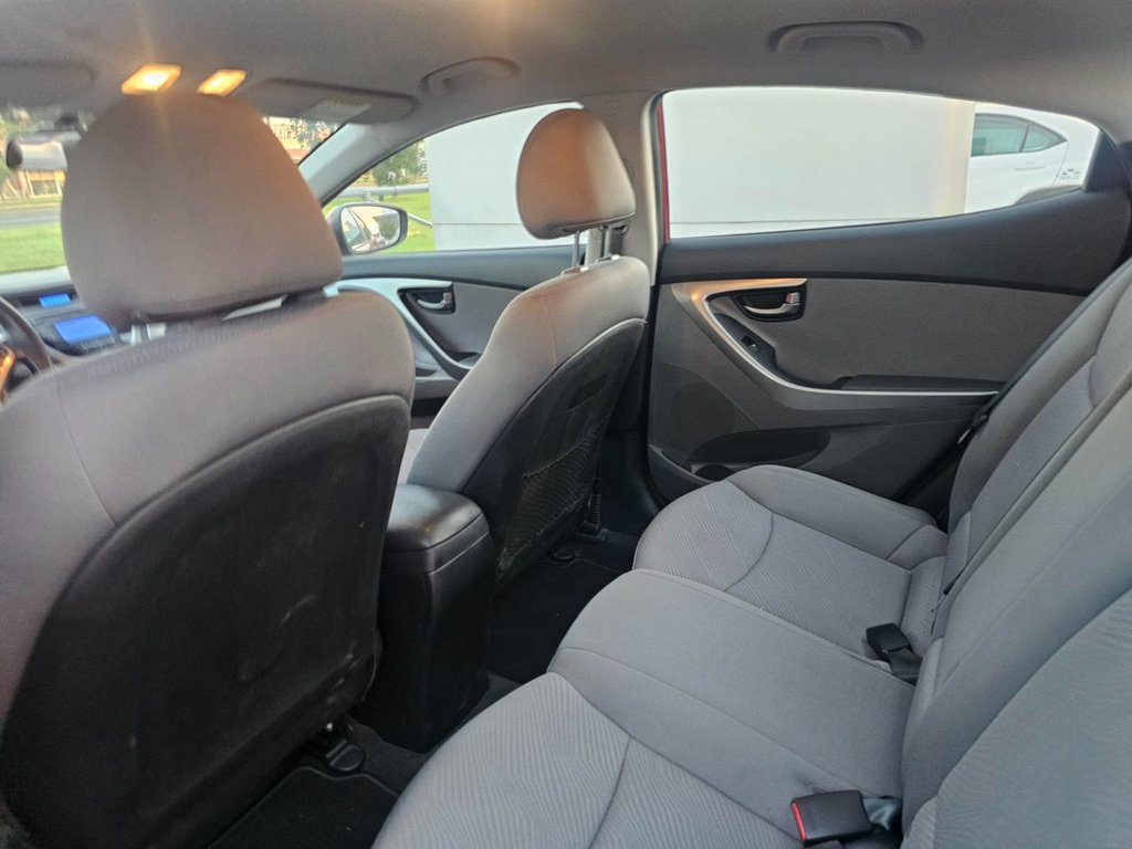 2013 Hyundai Elantra GL in Brossard, Quebec - 9 - w1024h768px