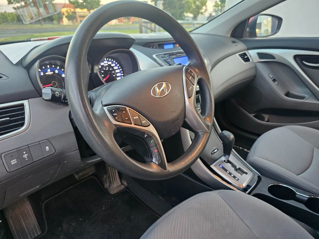 2013 Hyundai Elantra GL in Brossard, Quebec - 10 - w1024h768px