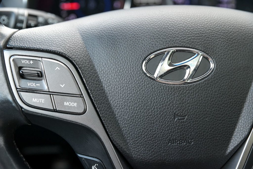 2013 Hyundai Santa Fe Limited in Brossard, Quebec - 15 - w1024h768px
