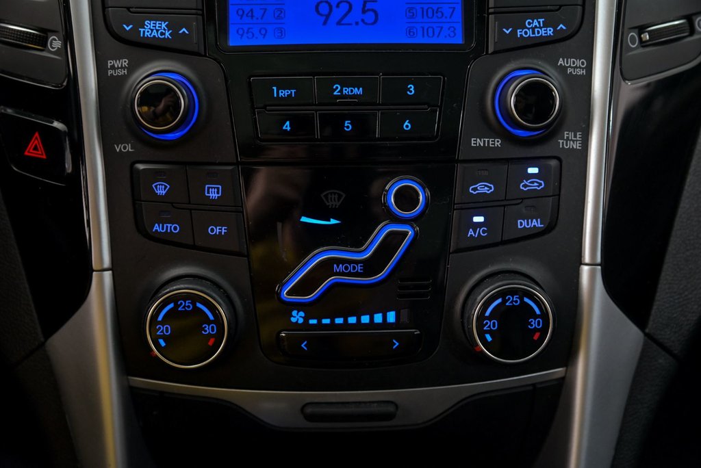 2012 Hyundai Sonata Limited in Brossard, Quebec - 20 - w1024h768px