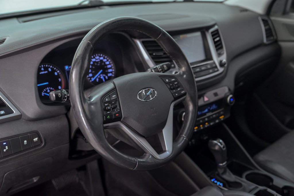 2017 Hyundai Tucson Luxury in Brossard, Quebec - 12 - w1024h768px