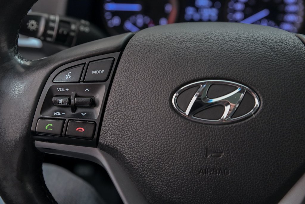 2017 Hyundai Tucson Luxury in Brossard, Quebec - 17 - w1024h768px