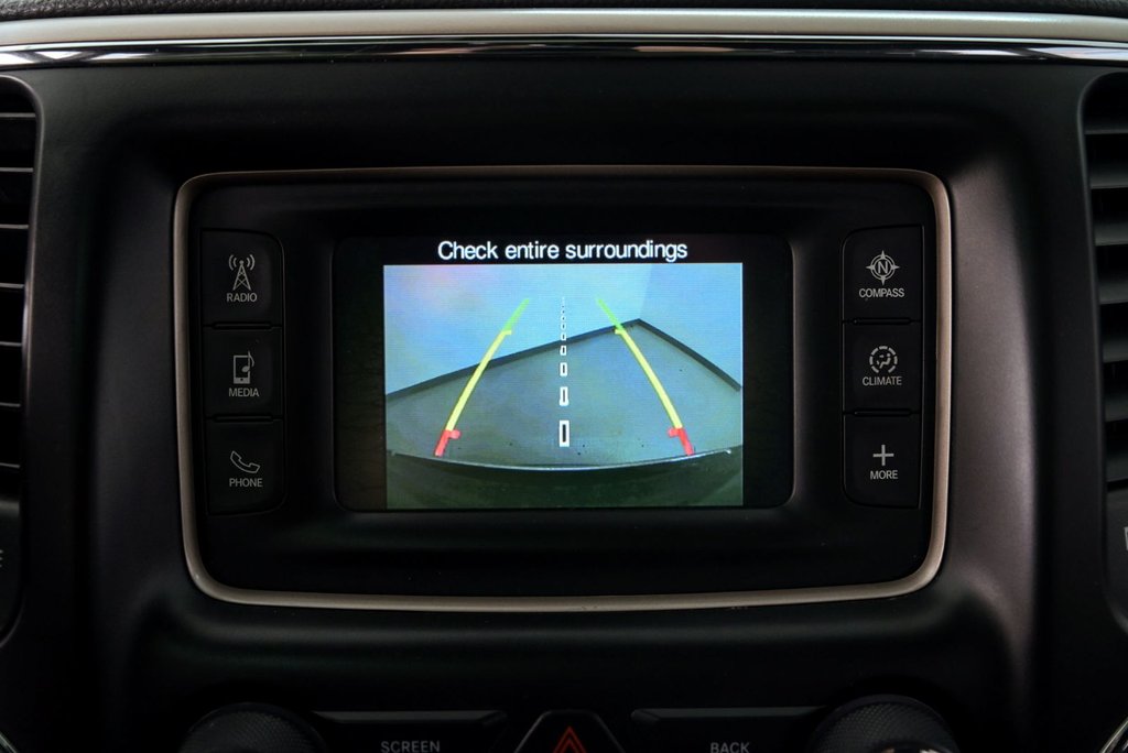 2016 Jeep Grand Cherokee Limited in Brossard, Quebec - 19 - w1024h768px