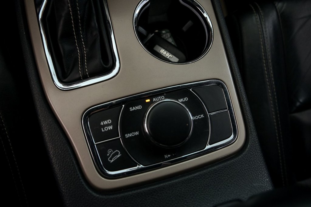 2016 Jeep Grand Cherokee Limited in Brossard, Quebec - 22 - w1024h768px