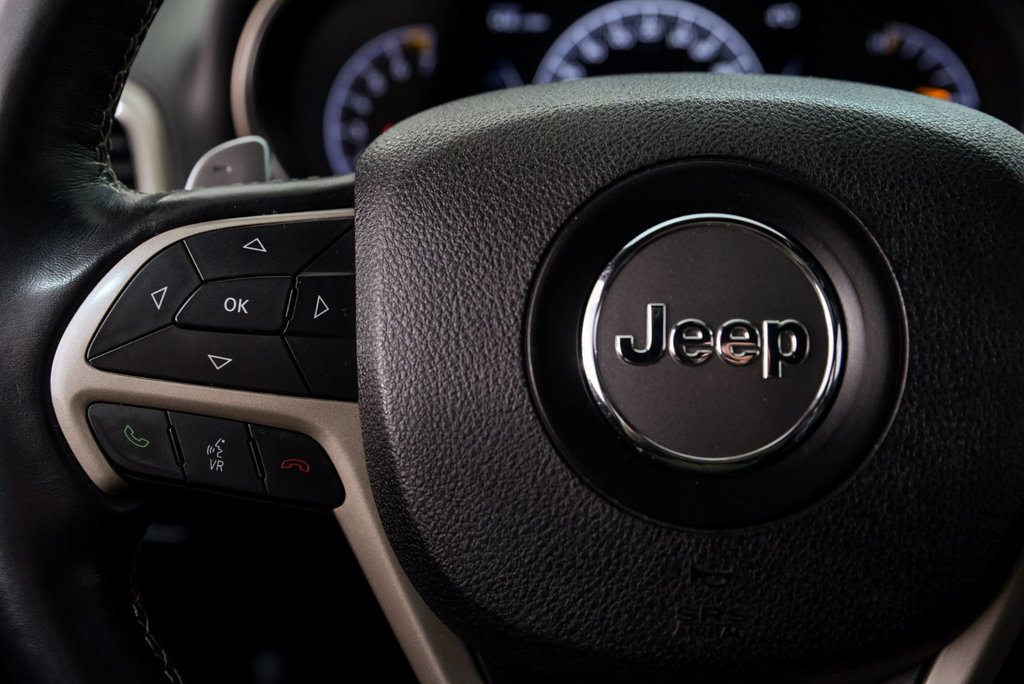2016 Jeep Grand Cherokee Limited in Brossard, Quebec - 17 - w1024h768px