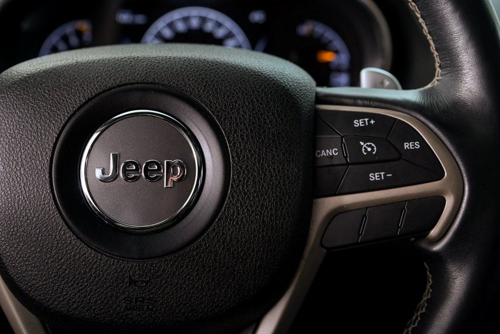 2016 Jeep Grand Cherokee Limited in Brossard, Quebec - 16 - w1024h768px