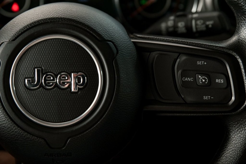 2022 Jeep Wrangler Sport in Brossard, Quebec - 12 - w1024h768px