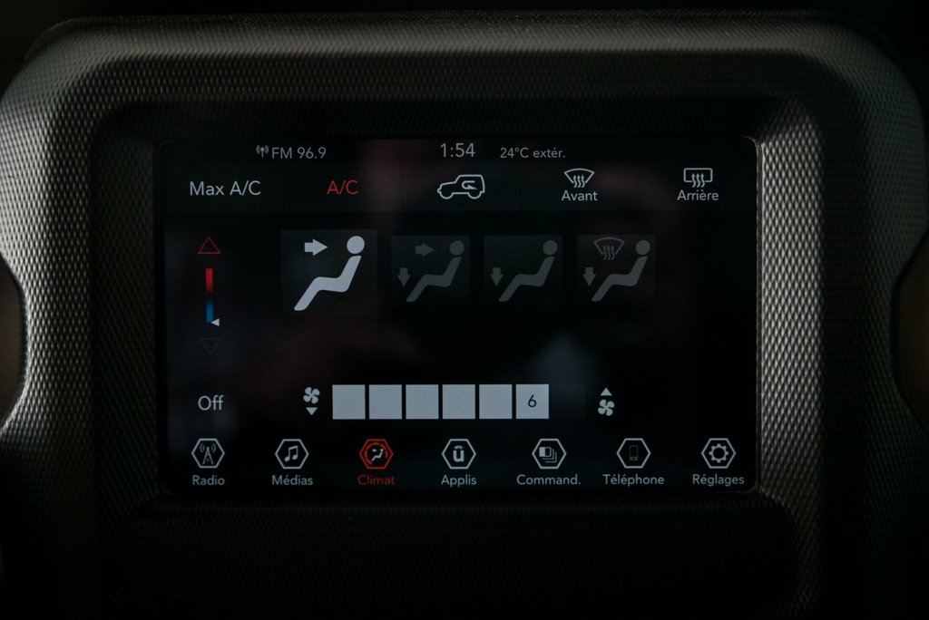 2022 Jeep Wrangler Sport in Brossard, Quebec - 14 - w1024h768px