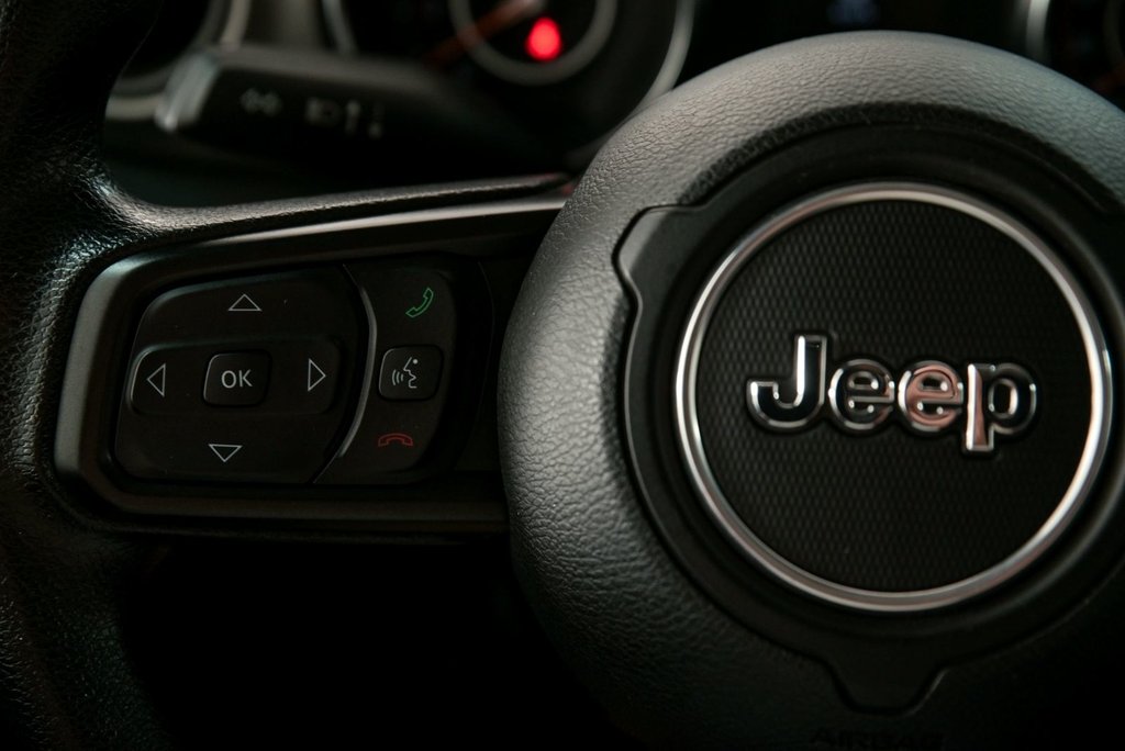 2022 Jeep Wrangler Sport in Brossard, Quebec - 13 - w1024h768px