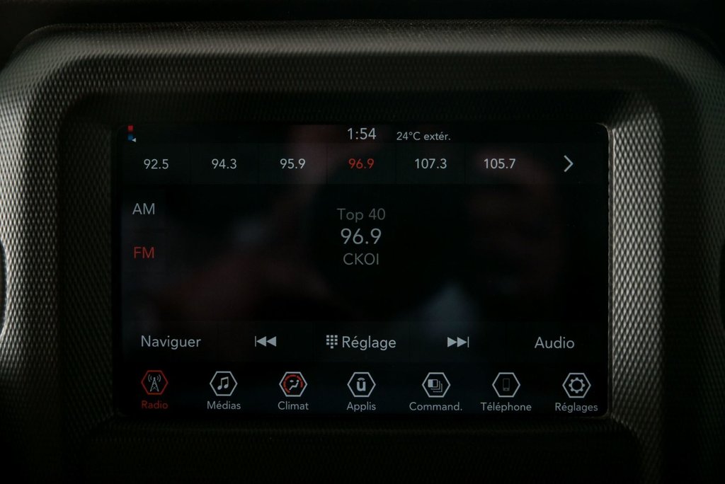 2022 Jeep Wrangler Sport in Brossard, Quebec - 15 - w1024h768px