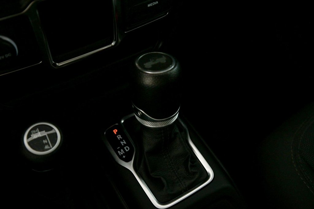 2022 Jeep Wrangler Sport in Brossard, Quebec - 17 - w1024h768px