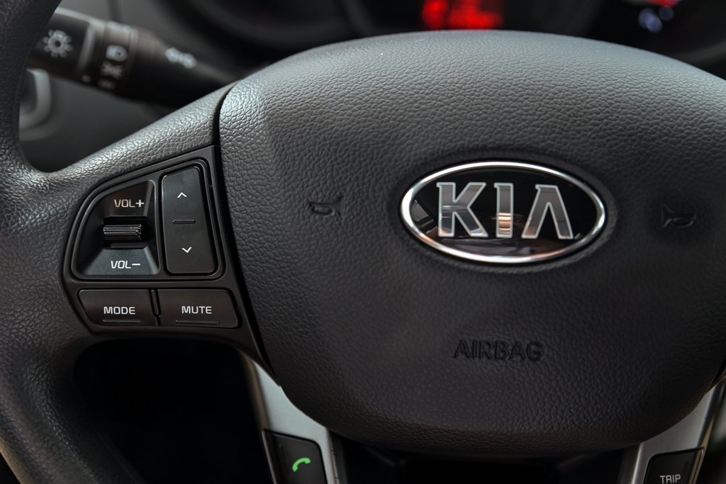 Kia Rio  2016 à Brossard, Québec - 16 - w1024h768px